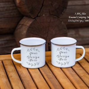 Maqueta de taza de camping esmaltada. 3 fotos de taza para acampar de 12 onzas con acabado plateado. Maqueta en blanco de taza esmaltada. Uso comercial y personal.