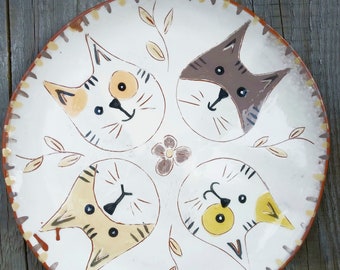 Large plate with 4 cats