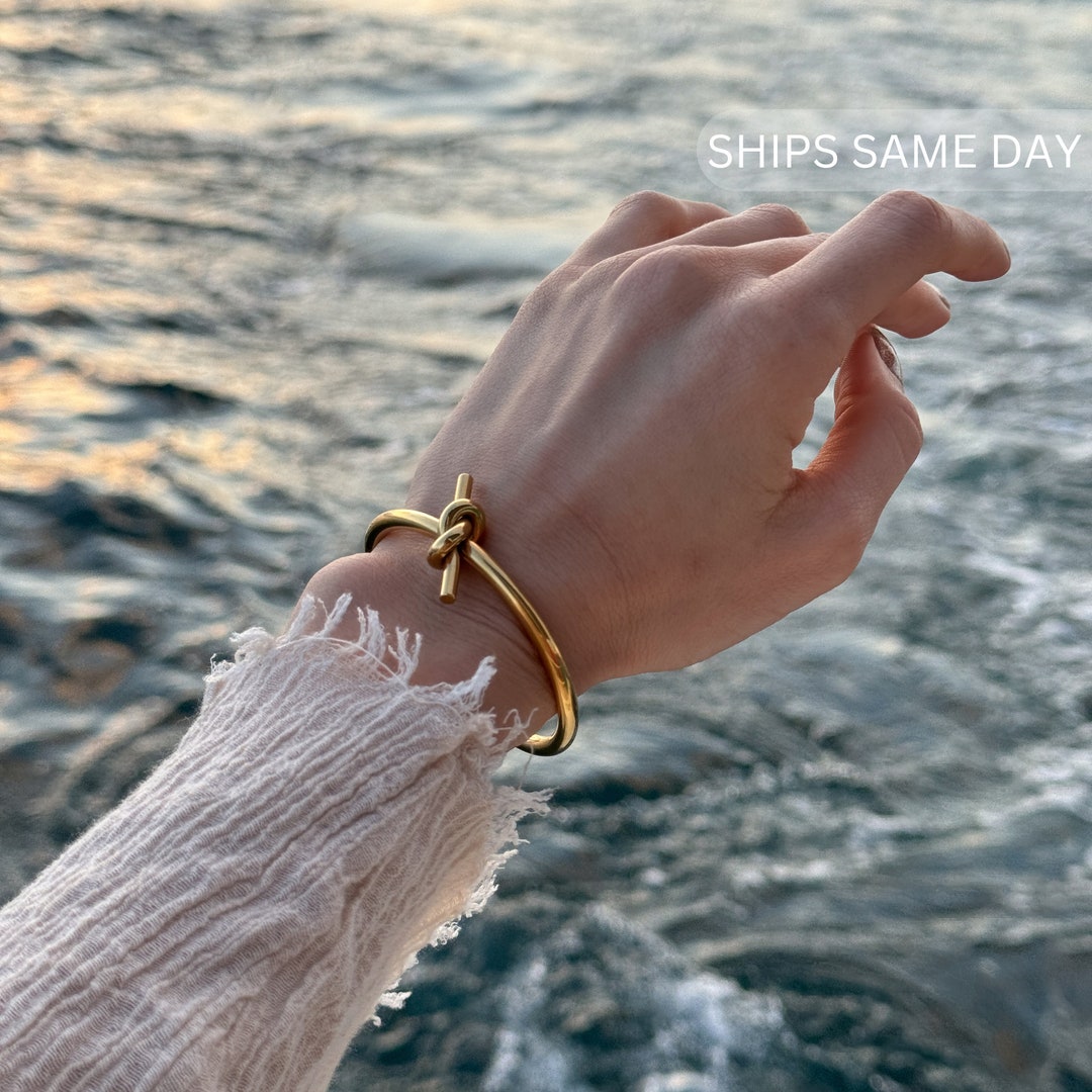 Knot Bracelet, Stainless Steel, 18K Gold Plated, Minimalistic