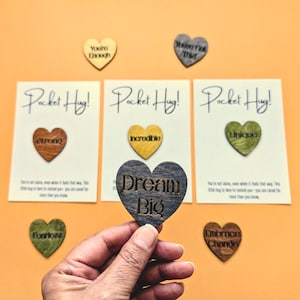 Cartão-presente de abraço de bolso motivacional, abraço de bolso de madeira em formato de coração, coração manchado com mensagem de amor, abraço de coração de bolso para encorajamento