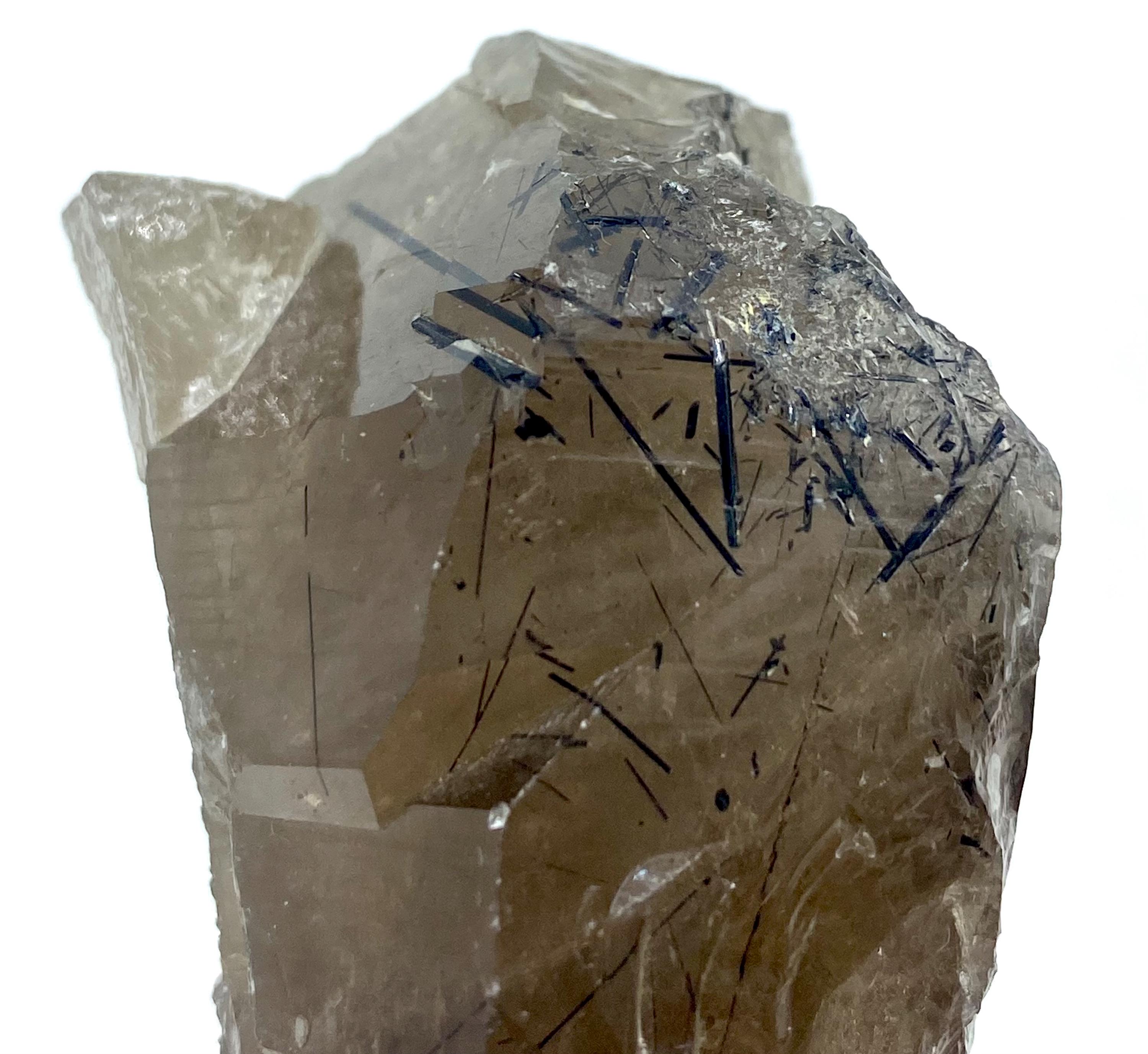 81グラム パキスタン産 スモーキークォーツ結晶標本の中にルチルが入っ