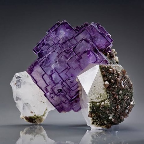 81グラム パキスタン産 スモーキークォーツ結晶標本の中にルチルが入っ