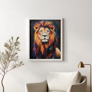 Löwe Wandbild, Druckbare eklektische Wandkunst, Einzigartige Wand-Dekor, Digitale Wandkunst, Buntes Poster, Lustiger Löwe, Kunst von Maxoperandi