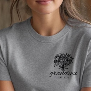Grandma Shirt. Grandma Gift. Custom T-shirt. Grandma To Be Shirt. Personalized Gift. Grandma Announcement. New Grandma Shirt