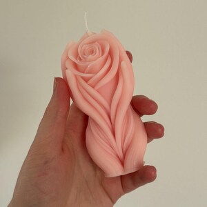 Świeca sojowa Yoni Rose Vulva Shape Body Positive Decor, świeca artystyczna dla bogini, wyjątkowy, uwodzicielski prezent na wieczór panieński, dekoracja promująca dobre samopoczucie seksualne zdjęcie 2