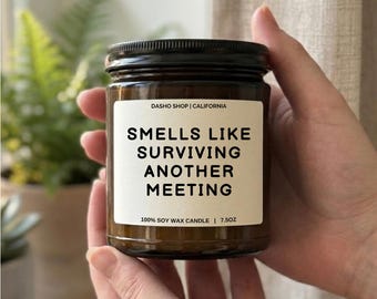 Gerüche nach einer weiteren Konferenz, lustiges Kollegen Geschenk, ästhetisches Büro Dekor, Chefin Geschenk, minimalistisches Soja Wachs Glas, Humor