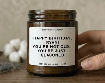 Candela di compleanno personalizzata con nome, regalo divertente personalizzato per lui, "Non sei vecchio, sei esperto", regalo personalizzato per la migliore amica, decorazione in cera di soia profumata