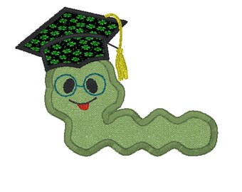 本の虫のアップリケ刺繍デザイン：3種類のフープサイズとミシンフォーマットが含まれています