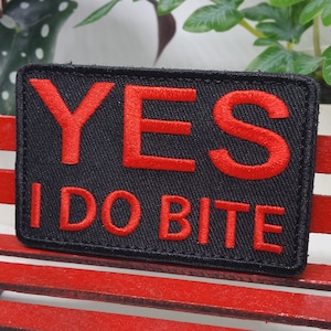 TAK, GRYZĘ kamizelkę dla psa K9, naszywkę dla psa rasy owczarek niemiecki, podnoszącą morale, taktyczną, airsoft, siły specjalne, zespół organów ścigania, zabawny mem, policjant, taktyczny