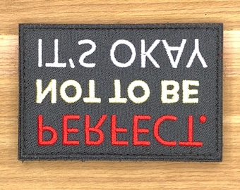 Está bien no ser PERFECTO Parche de declaración táctica divertida Moral