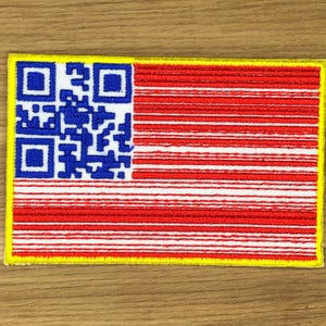 Toppa con bandiera americana con codice QR - Scansiona stelle e strisce per un morale AMERICANO ORGOGLIOSO