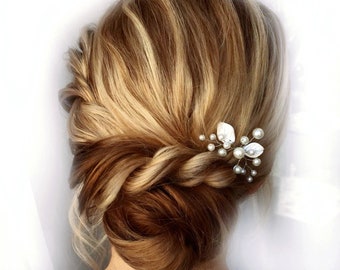 Small pearl hair pin with leaves, Bridesmaid hair clip, Bridal hair piece, Wedding leaf hair pin, Prom head piece