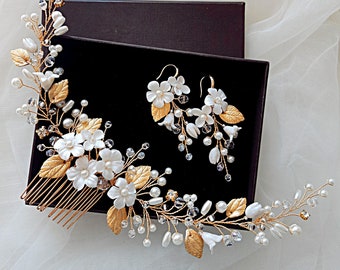 Ensemble de boucles d'oreilles et peigne de mariée bohème, ensemble de bijoux blanc, ensemble de bijoux de mariage fleurs avec feuilles