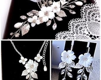 Boho bridal jewelry set, Bridal floral jewelry set, White flower jewelry set,  Flower crystal leaf wedding hair comb, earrings and necklace