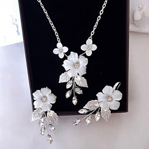 Boho bridal jewelry set, Bridal floral jewelry set, White flower jewelry set, Flower crystal leaf wedding hair comb, earrings and necklace image 10