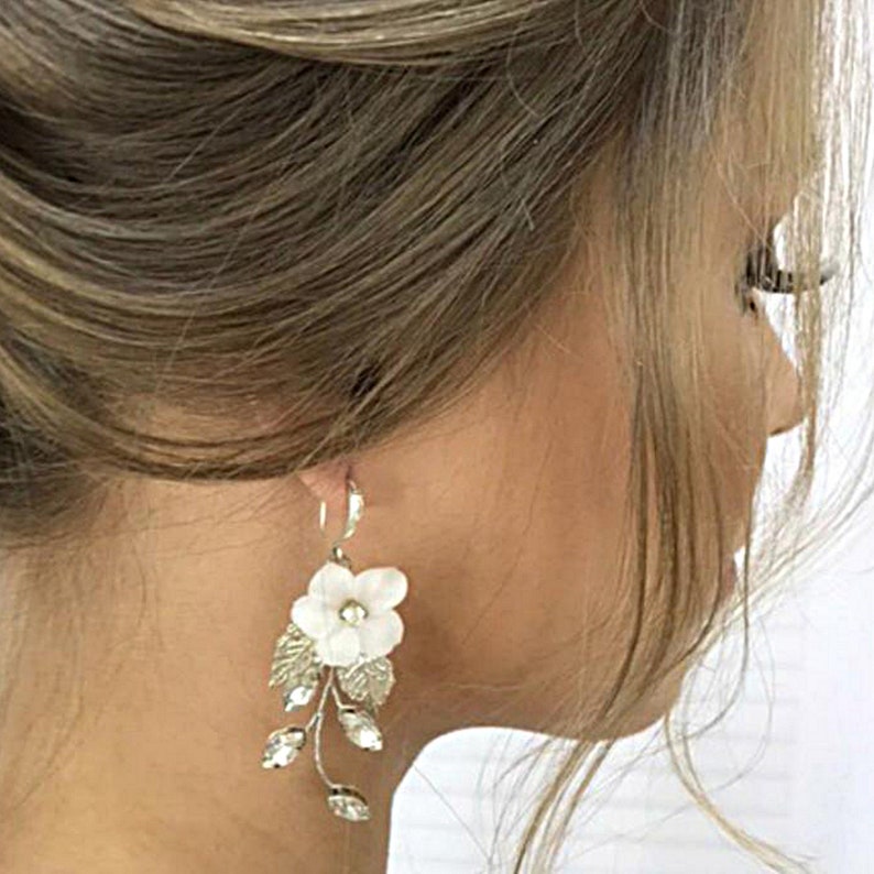 Boho bridal jewelry set, Bridal floral jewelry set, White flower jewelry set, Flower crystal leaf wedding hair comb, earrings and necklace image 5