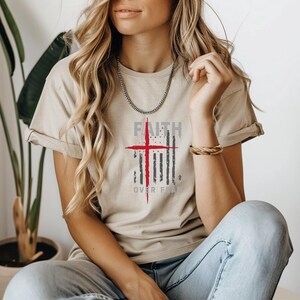 Diseño patriótico "La fe supera el miedo" (PNG, JPG), camiseta cristiana, descarga instantánea, diseño de cruz, PNG cristiano, diseños cristianos imagen 7