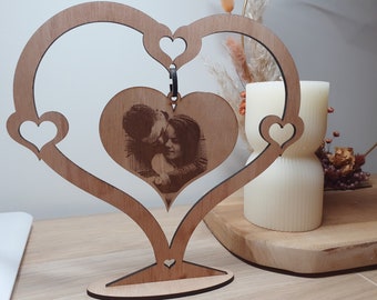 Marco de fotos de madera personalizado con forma de corazón