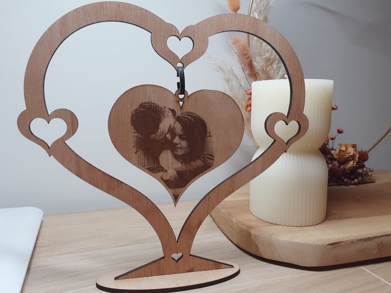 Cadre photo en bois personnalisé en forme de coeur image 2