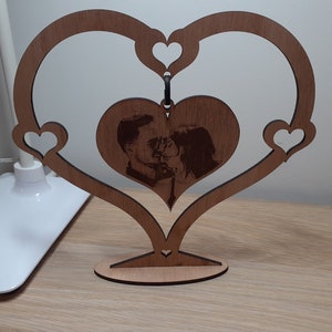 Cadre photo en bois personnalisé en forme de coeur image 3