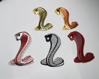 Emblema metálico Shelby GT500 – Insignia del maletero y/o parrilla – Dorado y negro, dorado y rojo, cromado y rojo, negro y blanco, rojo y negro