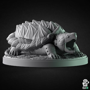 Könnte beinhalten: Ein graues 3D-gedrucktes Modell einer Schnappschildkröte mit offenem Maul, das ihre Zähne zeigt. Die Schildkröte steht auf einem runden Sockel.