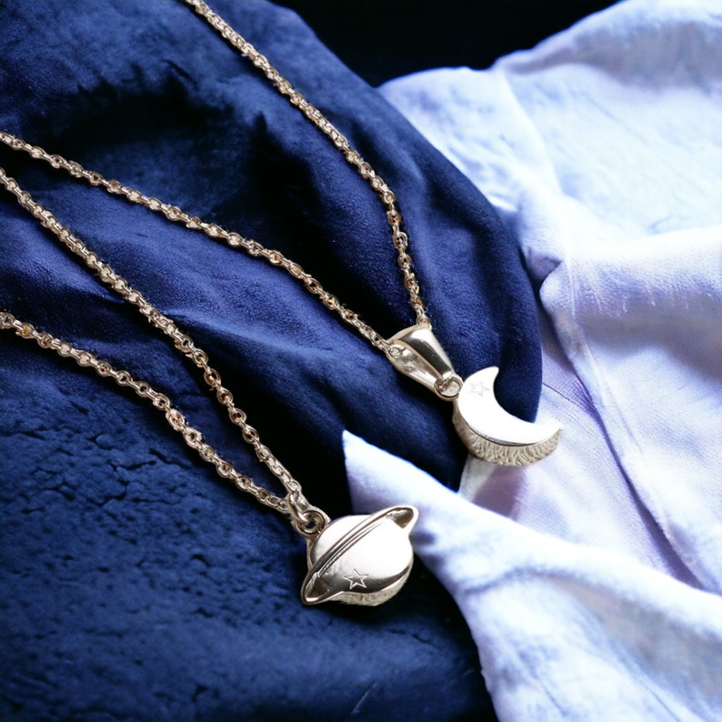 Collar de encanto celestial Colgante de acero inoxidable Dainty Moon y Saturn 925, conjunto de joyas, collares astrológicos de amistad, regalo para ella imagen 2
