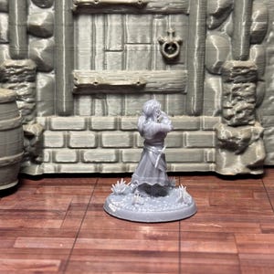 Halfling Bard Miniature | 28mm Scale 3D Printed Halfling Musician | D&D Pathfinder Resin Miniature | Siraya Tech Tenacious Easy Grey image 8