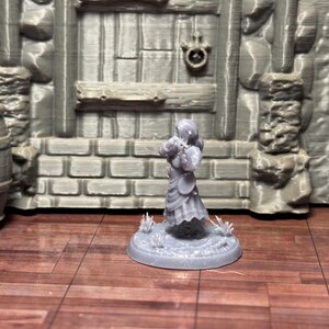 Halfling Bard Miniature | 28mm Scale 3D Printed Halfling Musician | D&D Pathfinder Resin Miniature | Siraya Tech Tenacious Easy Grey image 7