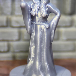 Alchemist Witch Miniature Scalable – Potion Maker Spellcaster Resin D&D Character for Pathfinder Tabletop RPGs