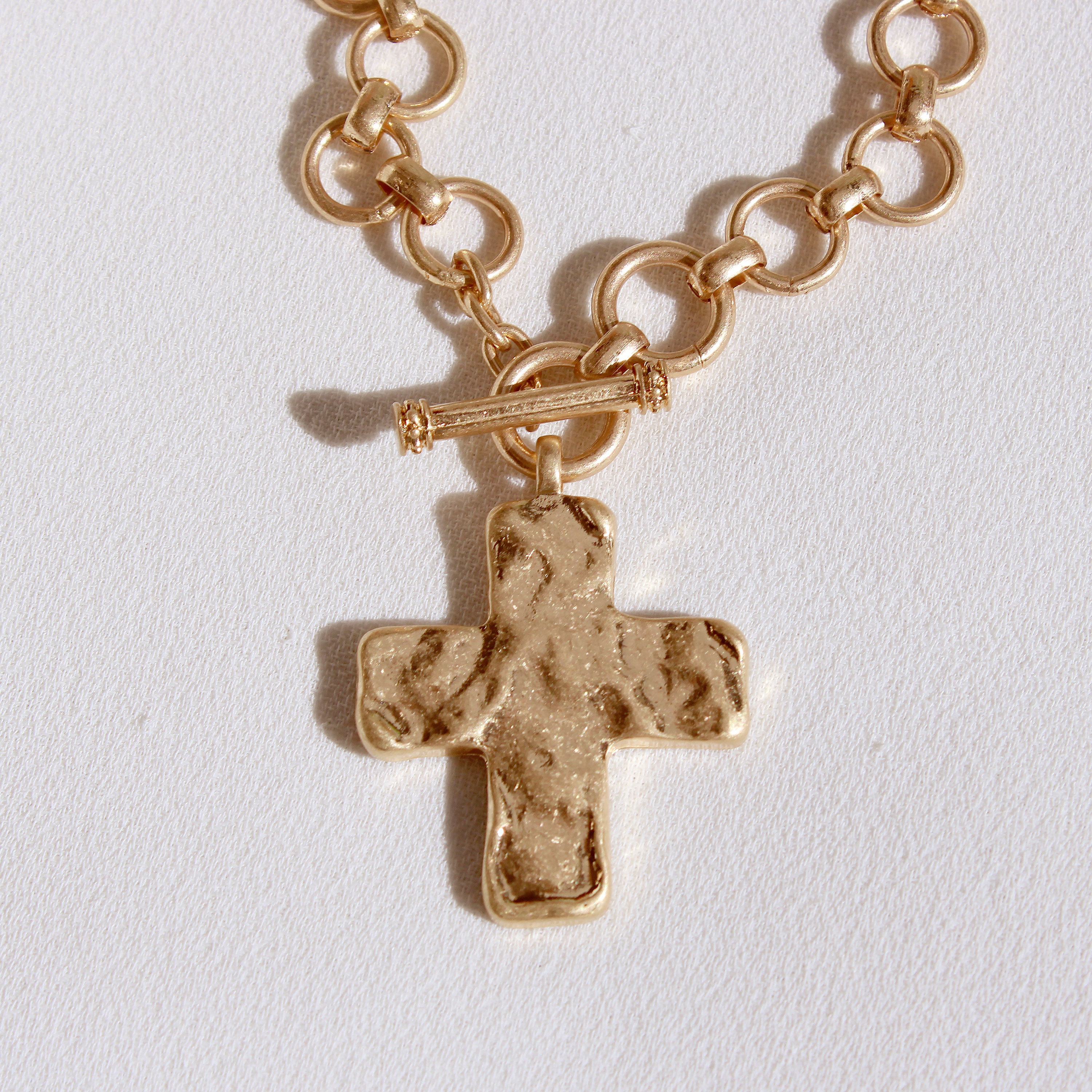 Hammered Bold Cross Necklace Thick Chain Set, Chunky Cross Statement Pendant Toggle Necklace, Handmade Toggle Hammered TextureCross Necklace