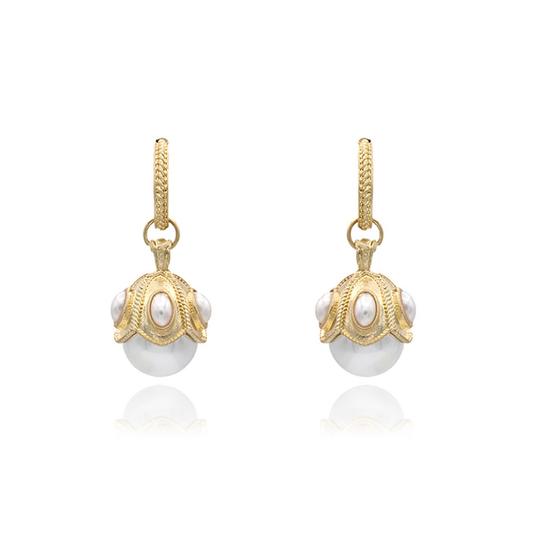 驚きの値段 Maison Drop Pearl Maison Earrings Hoop Drop Petal the アクセサリー