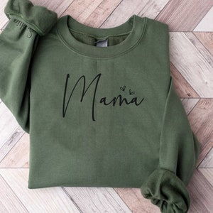 Custom Mama Sweatshirt with Kids Name on Sleeve, Mama Crewneck, 1st Mothers Day Gift for Mom, Minimalist Mama image 2