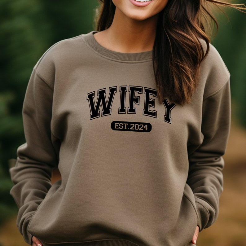 Sweat femme, pull mariée, nouveau sweat femme, col rond mariée, pull mariée personnalisé, cadeau d'anniversaire d'épouse, cadeau de 1er anniversaire de mariage image 5