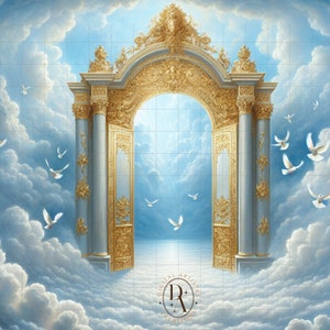 Op de afbeelding: Een gouden boog met sierlijke details, tegen een blauwe lucht met witte wolken. Duiven vliegen door de boog, wat vrede en hoop symboliseert.