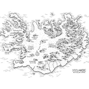 Könnte beinhalten: Detaillierte Schwarz-Weiß-Karte von Island mit geografischen Details wie Bergen, Flüssen und Städten. Die Karte enthält den Text "ICELANDIC ADVENTURE" in einer stilisierten Schriftart, was auf ein Reise- oder Erkundungsthema hindeutet.