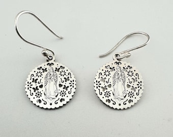 925/plata esterlina/Virgen de Guadalupe/La Virgencita/hecho a mano/joyería mexicana/aretes colgantes de la Virgen/católicos/aretes de Nuestra Señora de Guadalupe