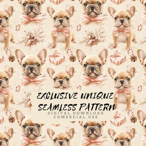 Puede incluir: Un patrón sin costuras que presenta un diseño repetitivo de Bulldogs franceses con lazos rosas y rodeado de elementos navideños como bastones de caramelo, piñas y cajas de regalo. El fondo es de color beige claro con un sutil efecto de nieve.
