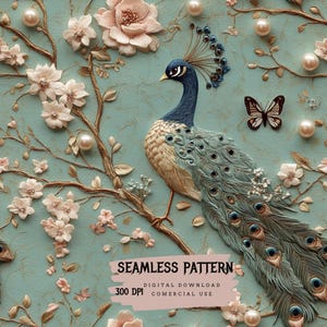 Puede incluir: Un patrón sin costuras que presenta un pavo real con una cola azul y verde, posado en una rama con flores rosas y detalles de perlas. El fondo es de color azul claro. El texto "SEAMLESS PATTERN", "DIGITAL DOWNLOAD", "300 DPI" y "COMMERCIAL USE" se muestra en la parte inferior de la imagen.