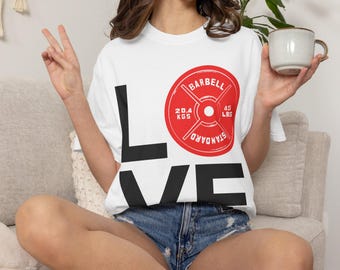 Camiseta con el lema "LOVE" para levantar pesas y hacer ejercicio en el gimnasio.