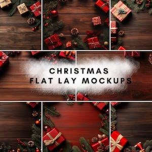 以下が含まれることがあります： 素朴な木製の背景に、赤いクリスマスの飾り付けが施されたフラットレイのモックアップ。松の枝、オーナメント、ラッピングされたギフトなどがあります。テキスト「CHRISTMAS FLAT LAY MOCKUPS」は、雪の降った背景に白で書かれています。