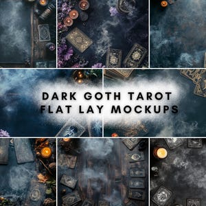 以下が含まれることがあります： 暗い背景にろうそく、煙、暗いゴシックタロットカードのフラットレイのモックアップです。
