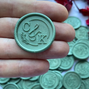 Adhesivo de sello de cera personalizado, 40 colores de sellos de cera con respaldo autoadhesivo, 60 diseños de adhesivos de sello de cera con monograma personalizados