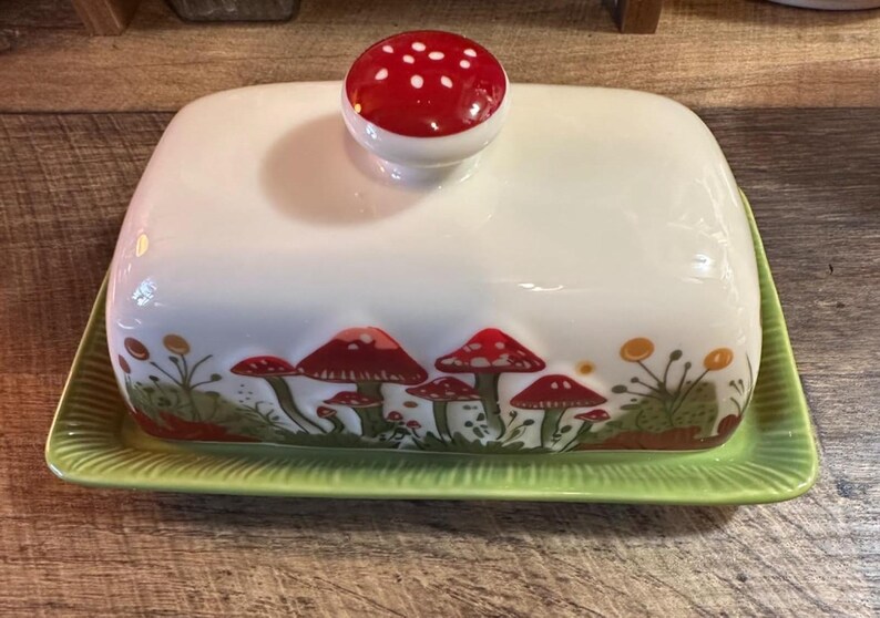 Ceramic Butterdish Butter Tray Large Butter Dish Covered Red Mushroom Butter Container Mushroom Butter Dish w/ Lid For Countertop Serveware
