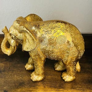 Gold Resin Boho Elephant Decoration Elephant Statues Home Décor Collectible Figurines Handmade for Living Room Shelf Office Gifts