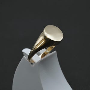14K Solid Gold Oval Signet Ring: Minimalist Unisex Jewelry