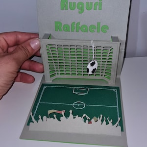 Fútbol. Tarjeta de felicitación emergente en 3D para cumpleaños.