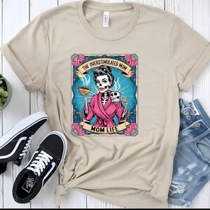 Camiseta del Club de Mamás Sobreestimuladas: Divertida camiseta gráfica para mamás