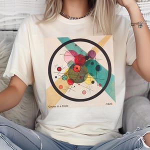 Kandinsky Art T-shirt: Circles in a Circle Abstract Design