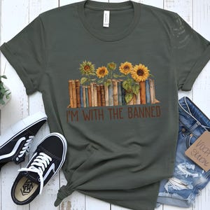 Ich bin mit den verbotenen Büchern T-Shirt: Bibliothekarin Lese Tee
